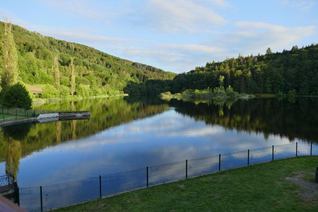 Le Lac Des Moines Condat  Exterior photo