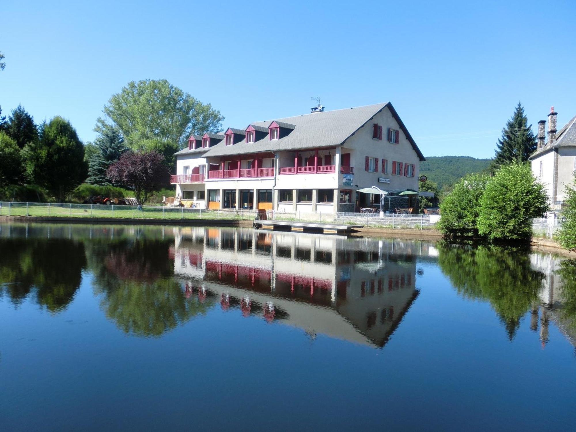 Le Lac Des Moines Condat  Exterior photo